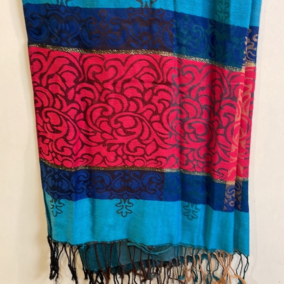 Scarf / wrap - Picture 2 of 7